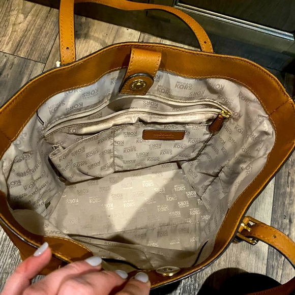 Authentic Michael Kors tote in signature luggage color! - Picture 11 of 16